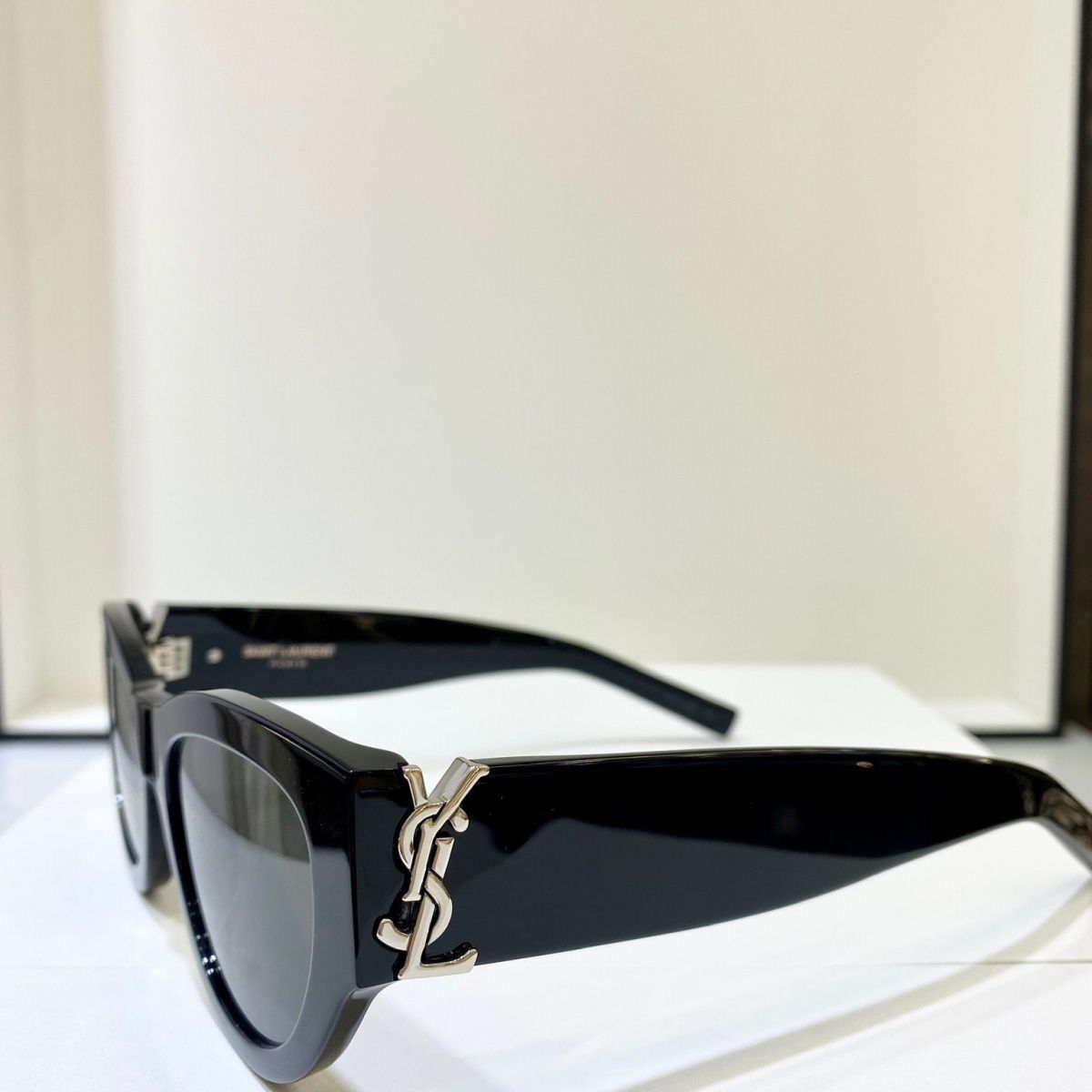 Sunglasses & Eyewear