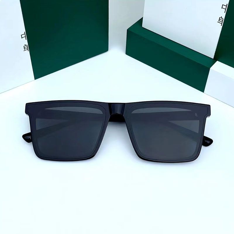Sunglasses & Eyewear