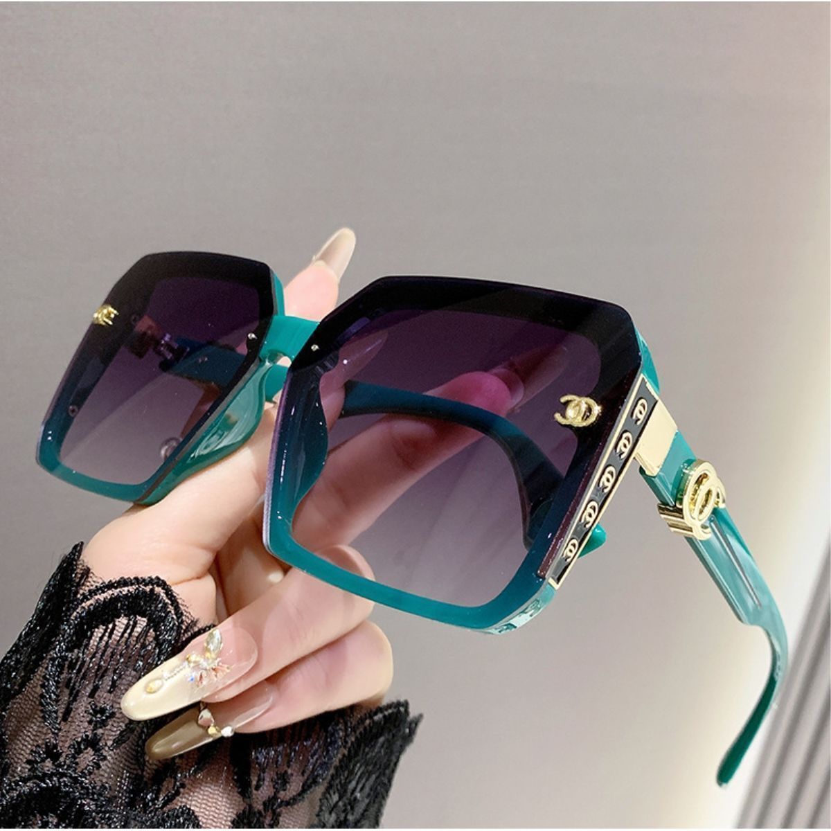 Sunglasses & Eyewear