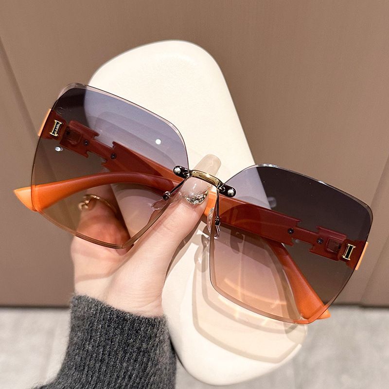 Sunglasses & Eyewear