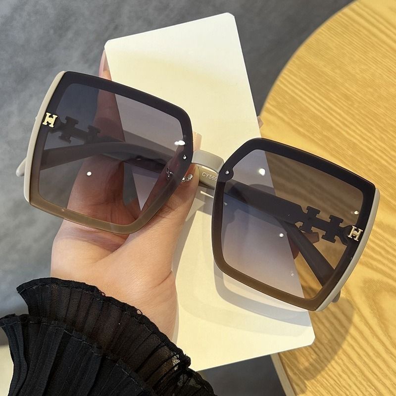 Sunglasses & Eyewear