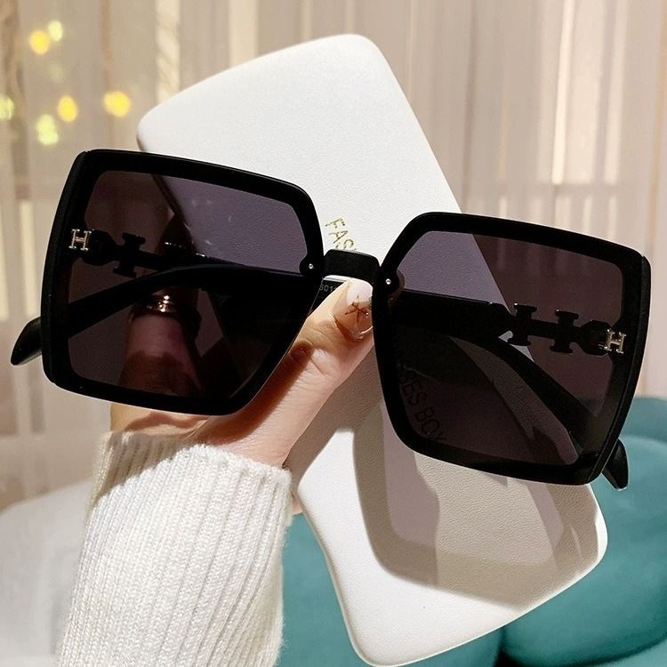 Sunglasses & Eyewear