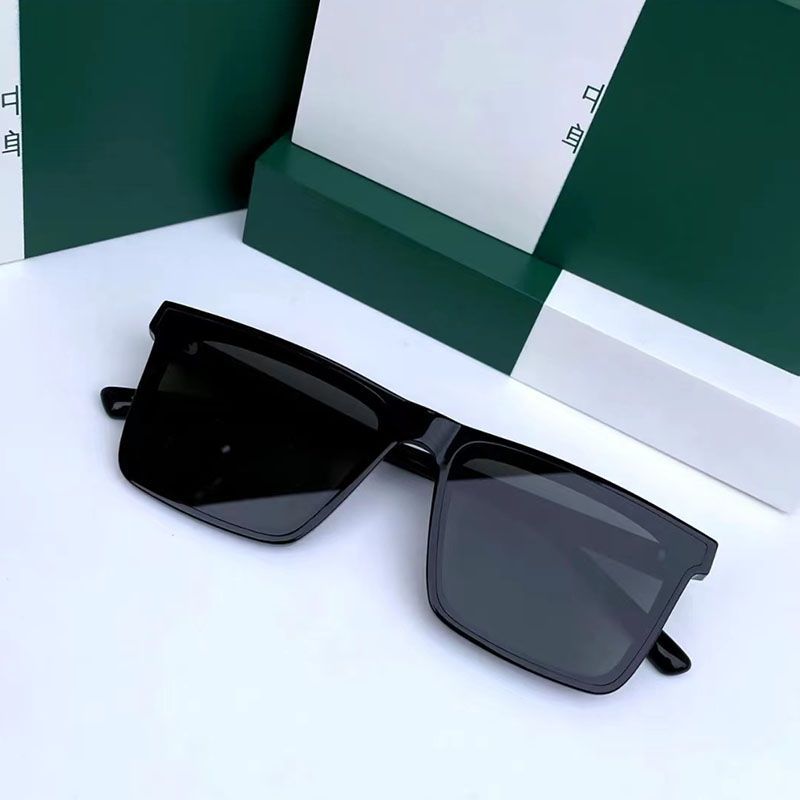Sunglasses & Eyewear