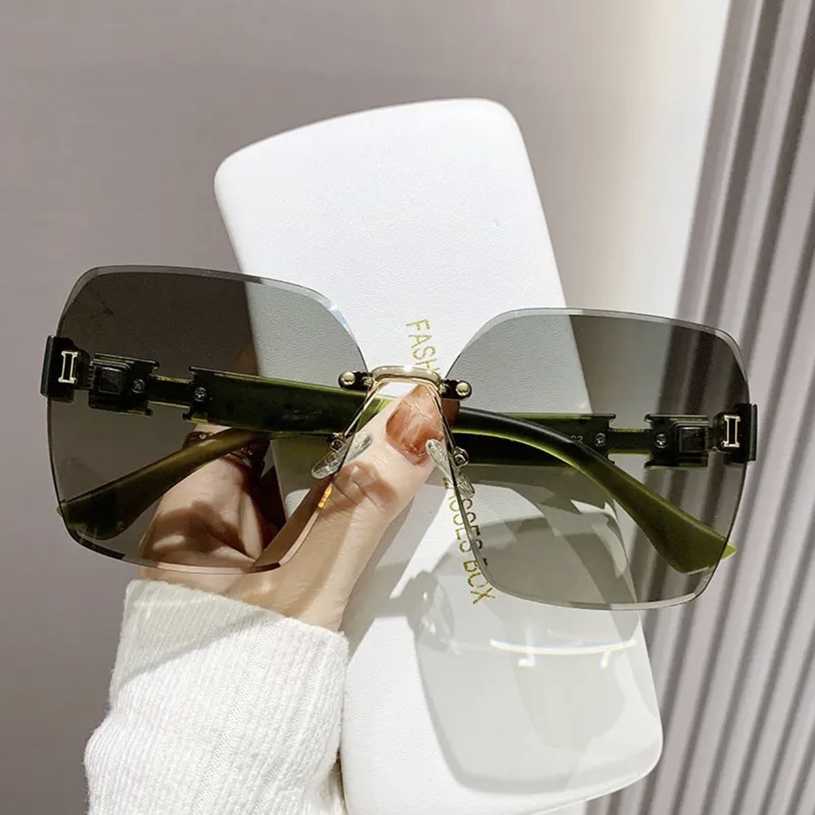 Sunglasses & Eyewear