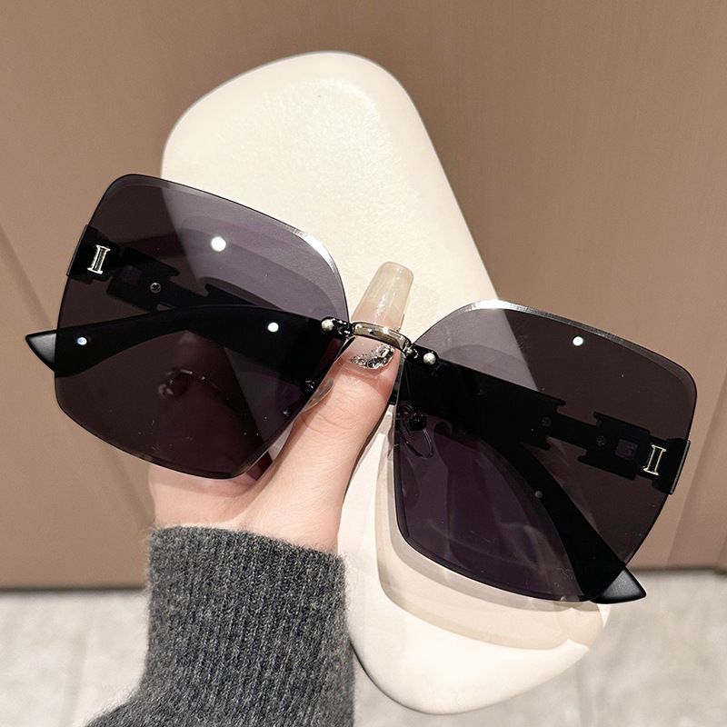 Sunglasses & Eyewear