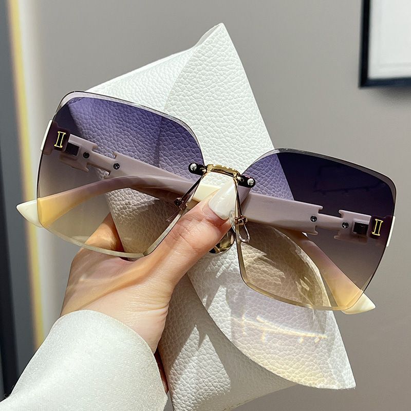 Sunglasses & Eyewear