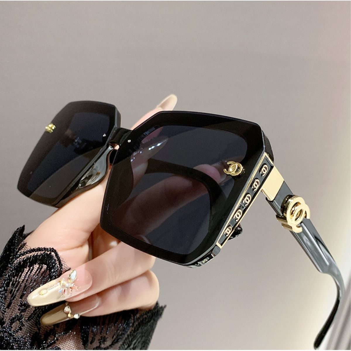 Sunglasses & Eyewear