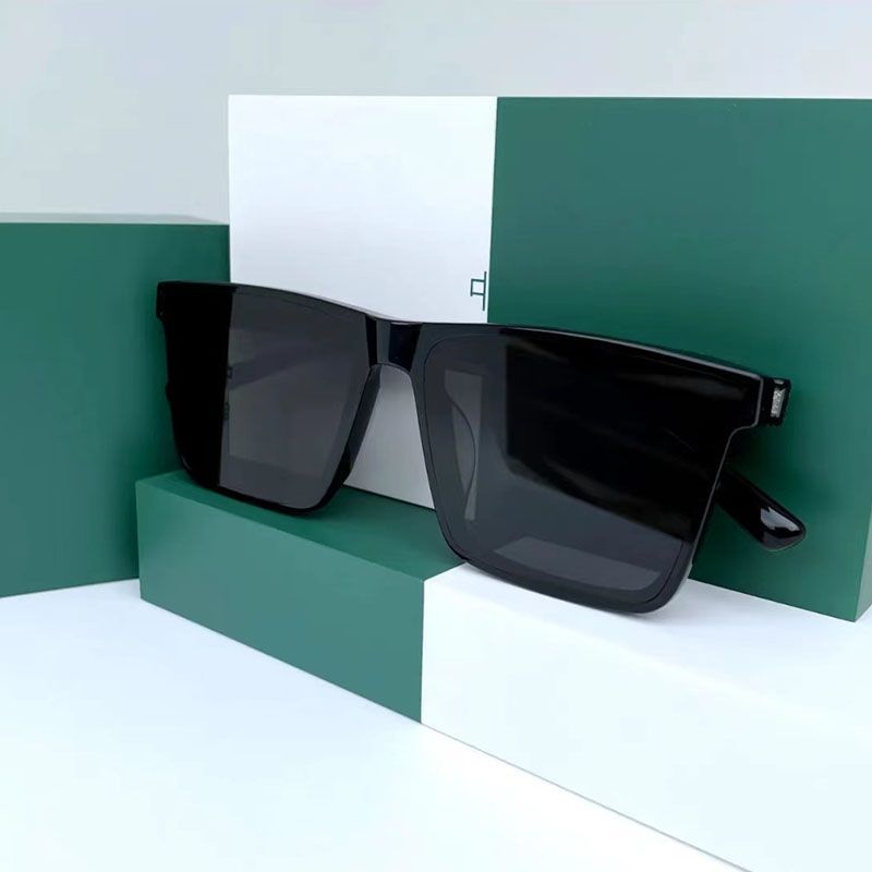 Sunglasses & Eyewear