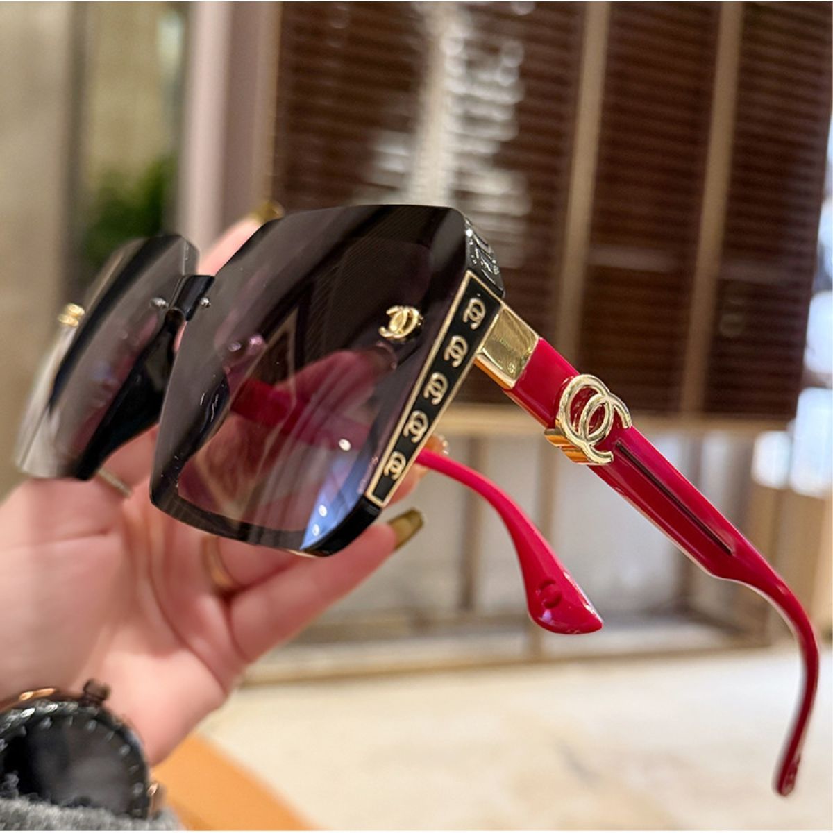 Sunglasses & Eyewear