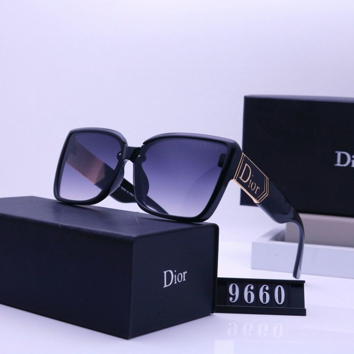 Sunglasses & Eyewear