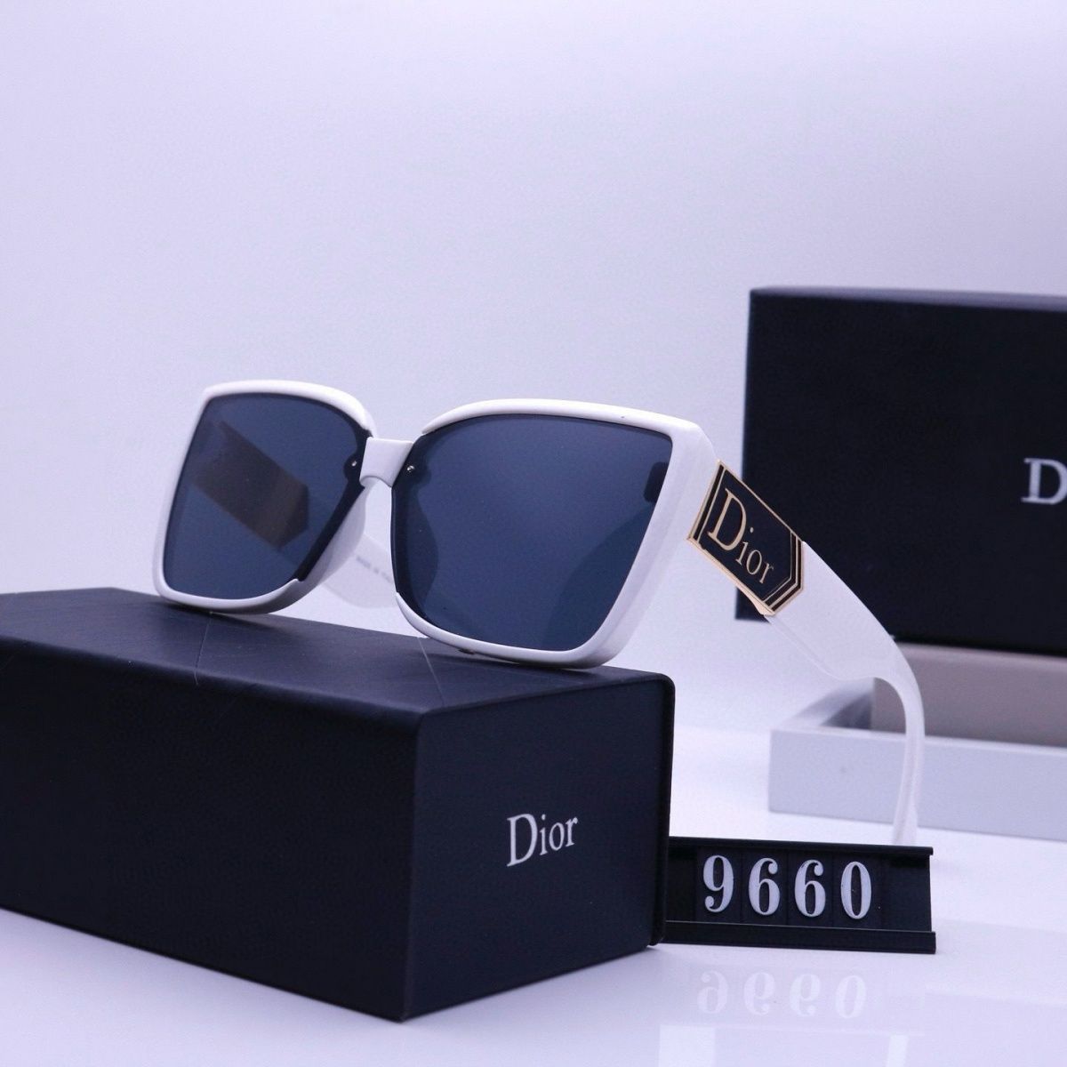 Sunglasses & Eyewear