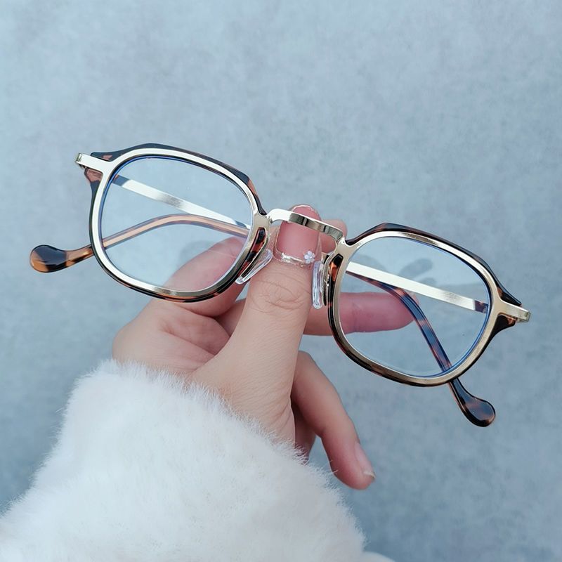 Sunglasses & Eyewear